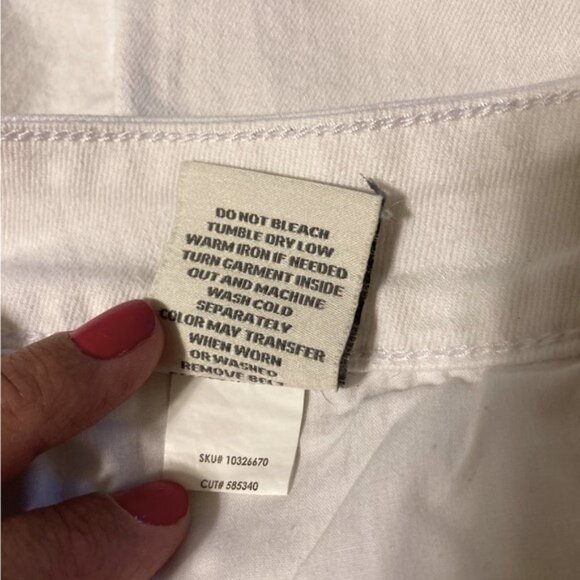 TORRID Denim White Stretch Shorts Classic 5 pocket Womens Plus Size 14 - Picture 8 of 9